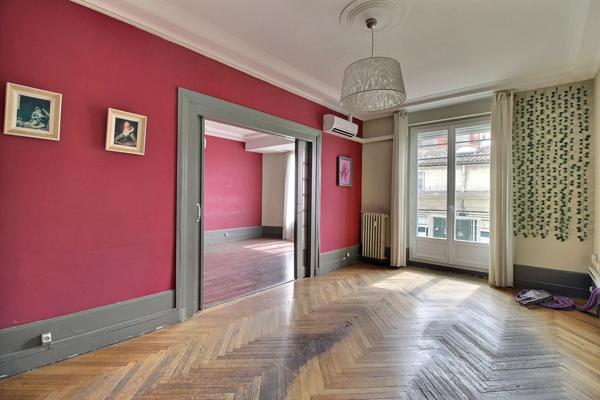 Emplacement exceptionnel - Bureaux ou appartement 6 pièces de 160,5 m² avec vue imprenable sur la Comédie.