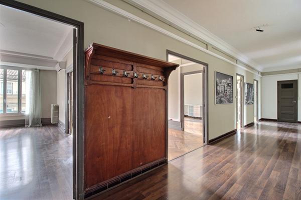 Emplacement exceptionnel - Bureaux ou appartement 6 pièces de 160,5 m² avec vue imprenable sur la Comédie.