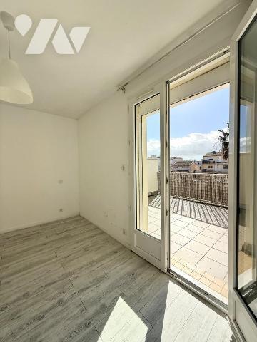 Appartement traversant avec deux terrasses vue canal