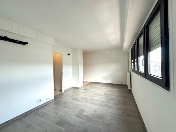 VILLEMOMBLE, DERNIER ÉTAGE, LUMINEUX & VUE DÉGAGÉE, 1 pièce, 25,89m2