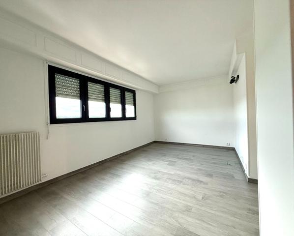 VILLEMOMBLE, DERNIER ÉTAGE, LUMINEUX & VUE DÉGAGÉE, 1 pièce, 25,89m2