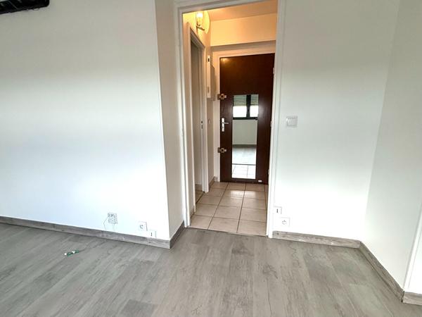 VILLEMOMBLE, DERNIER ÉTAGE, LUMINEUX & VUE DÉGAGÉE, 1 pièce, 25,89m2