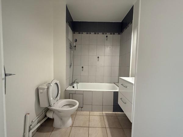 VILLEMOMBLE, DERNIER ÉTAGE, LUMINEUX & VUE DÉGAGÉE, 1 pièce, 25,89m2