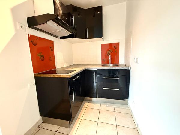 VILLEMOMBLE, DERNIER ÉTAGE, LUMINEUX & VUE DÉGAGÉE, 1 pièce, 25,89m2