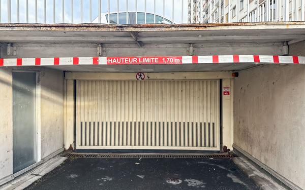 Stationnement à vendre    14,64 m2 Orléans