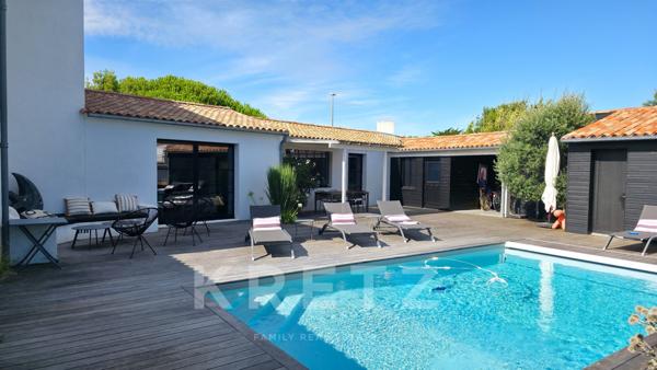 Entre la plage et le centre village