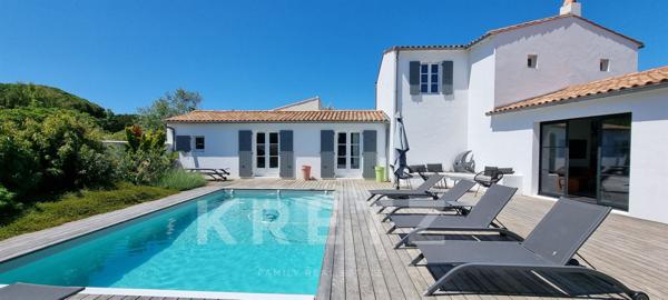 Entre la plage et le centre village