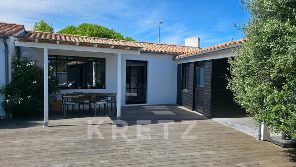 Entre la plage et le centre village