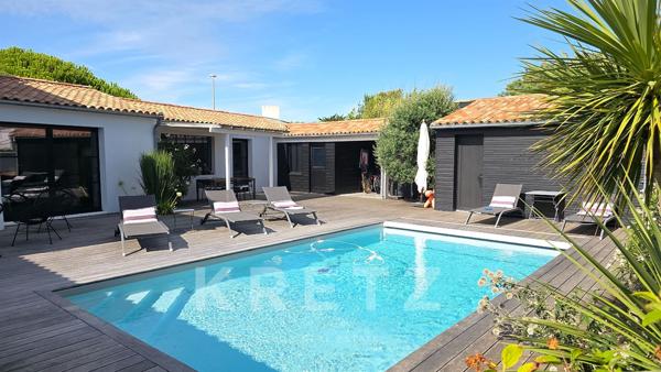 Entre la plage et le centre village