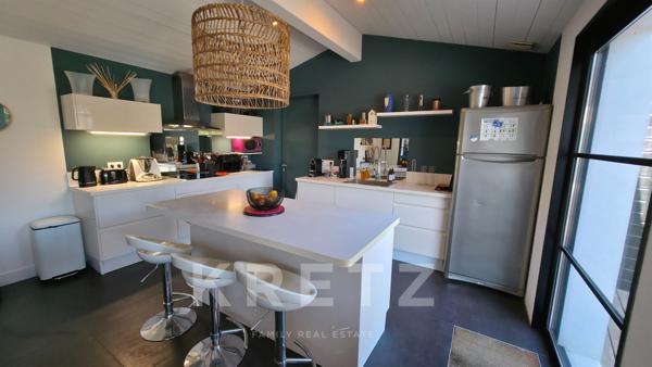 Entre la plage et le centre village