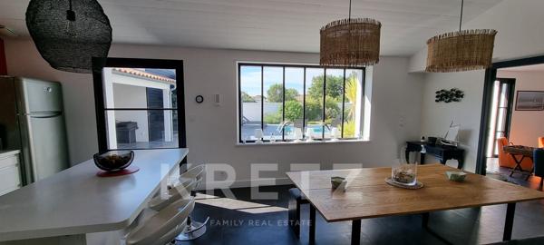 Entre la plage et le centre village