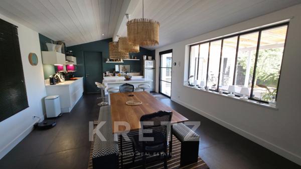 Entre la plage et le centre village