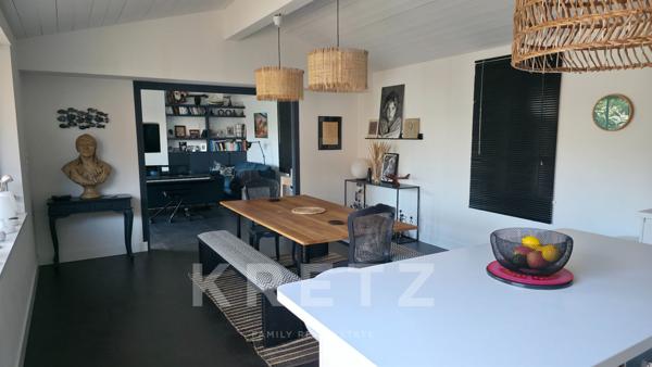 Entre la plage et le centre village