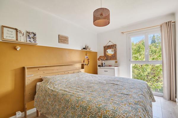 Maison Saint Cannat 4 pièce(s) 94 m2 proximité centre village.