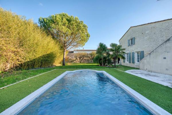 Vente Maison de luxe Le Gua 11 Pièces 300 m²