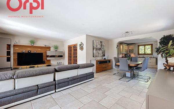 Maison à vendre    5 pièces • 186 m2 Fréjus