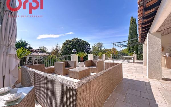 Maison à vendre    5 pièces • 186 m2 Fréjus