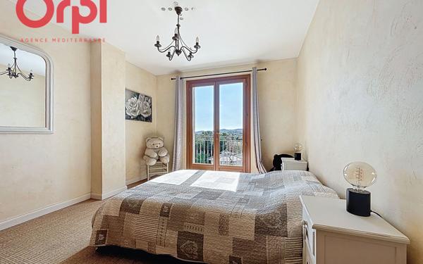 Maison à vendre    5 pièces • 186 m2 Fréjus