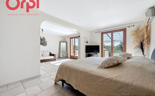 Maison à vendre    5 pièces • 186 m2 Fréjus