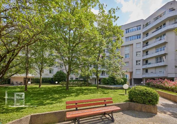 Appt T3 à vendre en nue propriété ISSY LES MOULINEAUX 92, surface hab. 66.70 m2 + balcon + cave + park.