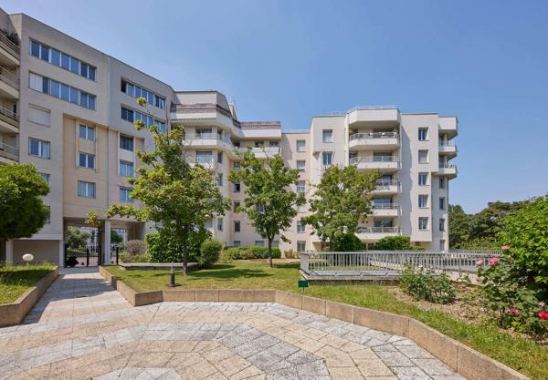 Appt T3 à vendre en nue propriété ISSY LES MOULINEAUX 92, surface hab. 66.70 m2 + balcon + cave + park.