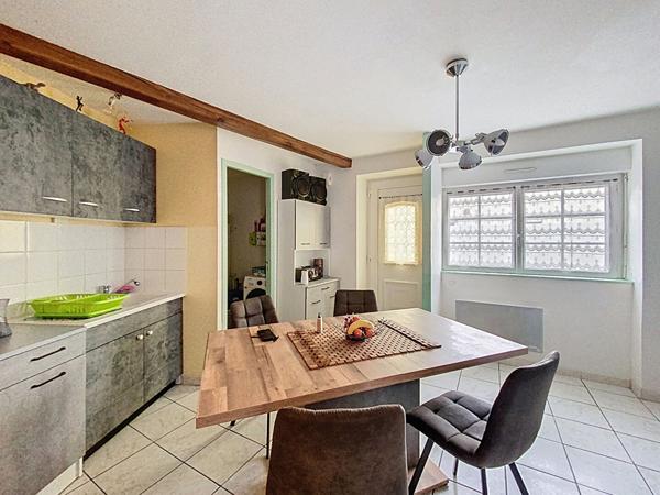 EXCLUSIVITÉ! Maison de ville T2 avec cour privative, Investissement locatif située à Luçon.