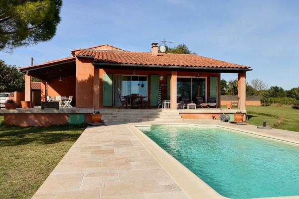 Villa avec piscine, vue dégagée et jardin de 3000m2