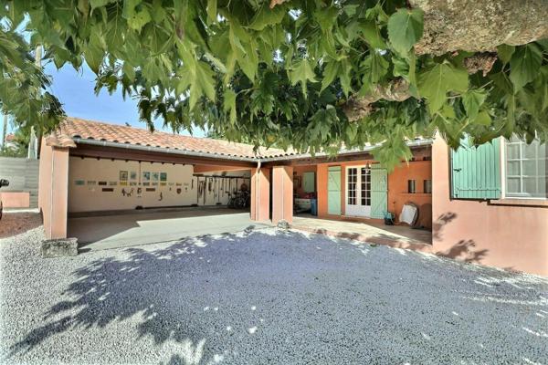 Villa avec piscine, vue dégagée et jardin de 3000m2