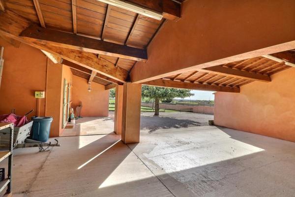 Villa avec piscine, vue dégagée et jardin de 3000m2