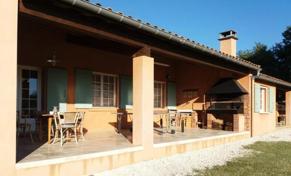 Villa avec piscine, vue dégagée et jardin de 3000m2