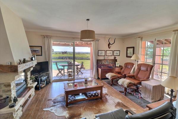 Villa avec piscine, vue dégagée et jardin de 3000m2