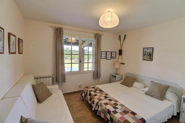 Villa avec piscine, vue dégagée et jardin de 3000m2