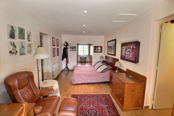 Villa avec piscine, vue dégagée et jardin de 3000m2