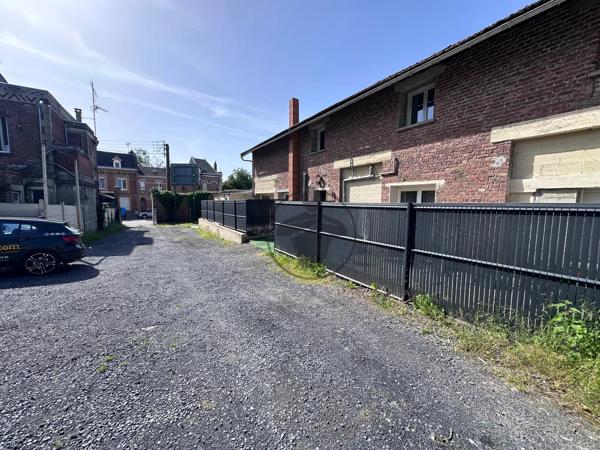 Vente                                                      Immeuble
                        
                     6 pièces                      222 m2                     à Saint-Quentin