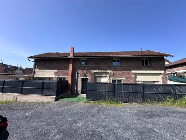 Vente                                                      Immeuble
                        
                     6 pièces                      222 m2                     à Saint-Quentin