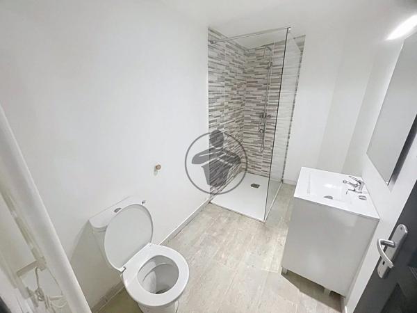 Vente                                                      Immeuble
                        
                     6 pièces                      222 m2                     à Saint-Quentin