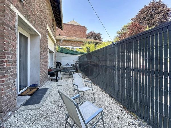 Vente                                                      Immeuble
                        
                     6 pièces                      222 m2                     à Saint-Quentin