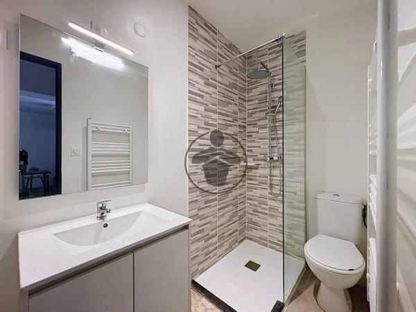 Vente                                                      Immeuble
                        
                     6 pièces                      222 m2                     à Saint-Quentin