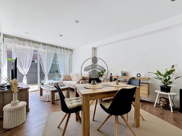Vente                                                      Immeuble
                        
                     6 pièces                      222 m2                     à Saint-Quentin