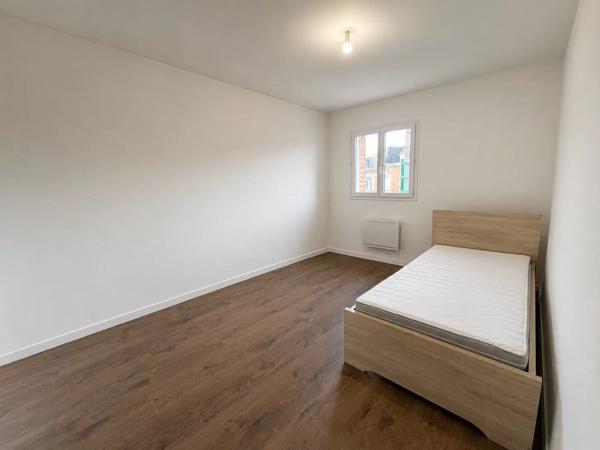 Vente                                                      Immeuble
                        
                     6 pièces                      222 m2                     à Saint-Quentin
