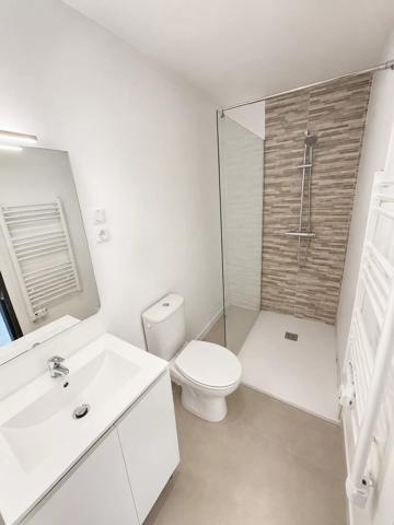 Vente                                                      Immeuble
                        
                     6 pièces                      222 m2                     à Saint-Quentin