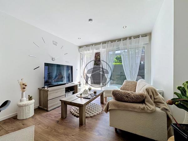 Vente                                                      Immeuble
                        
                     6 pièces                      222 m2                     à Saint-Quentin
