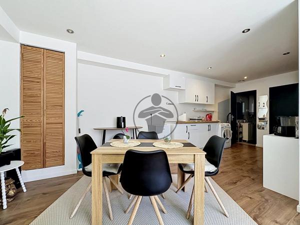 Vente                                                      Immeuble
                        
                     6 pièces                      222 m2                     à Saint-Quentin