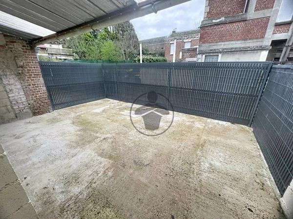 Vente                                                      Immeuble
                        
                     6 pièces                      222 m2                     à Saint-Quentin