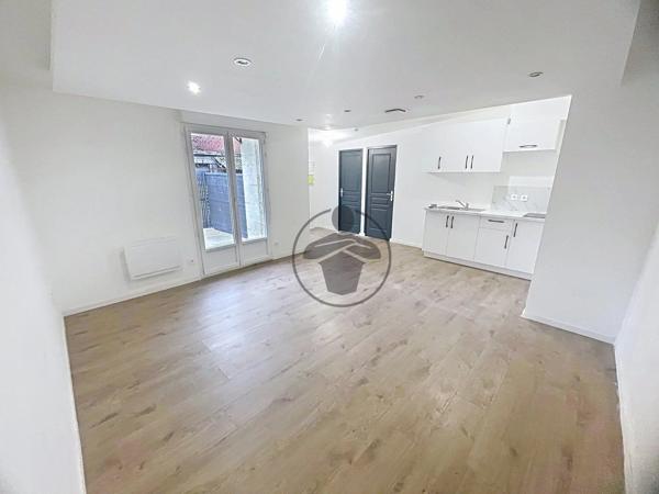 Vente                                                      Immeuble
                        
                     6 pièces                      222 m2                     à Saint-Quentin