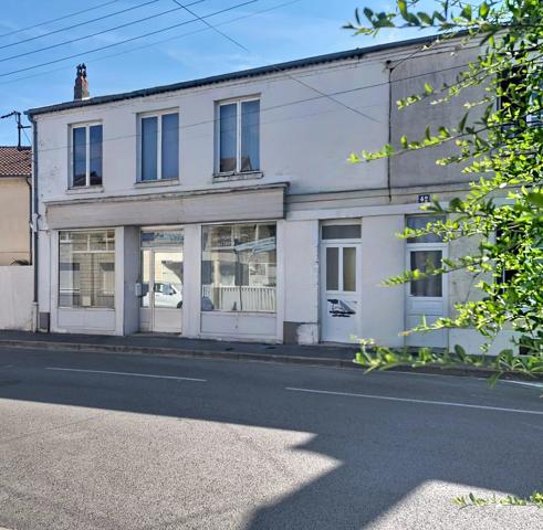 Vente                                                      Bureau
                        
                     5 pièces                      150 m2                     à Laon