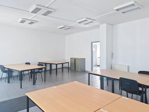Vente                                                      Bureau
                        
                     5 pièces                      150 m2                     à Laon