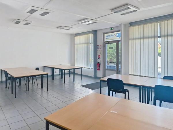 Vente                                                      Bureau
                        
                     5 pièces                      150 m2                     à Laon