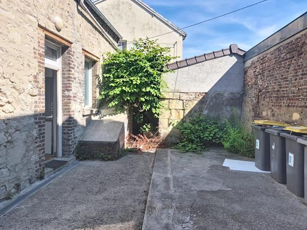 Vente                                                      Bureau
                        
                     5 pièces                      150 m2                     à Laon