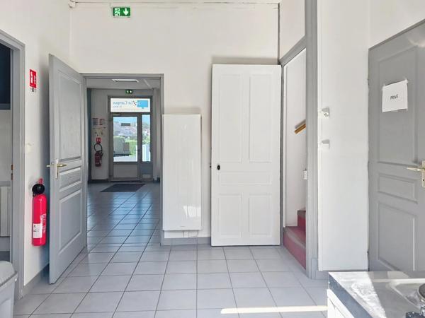 Vente                                                      Bureau
                        
                     5 pièces                      150 m2                     à Laon